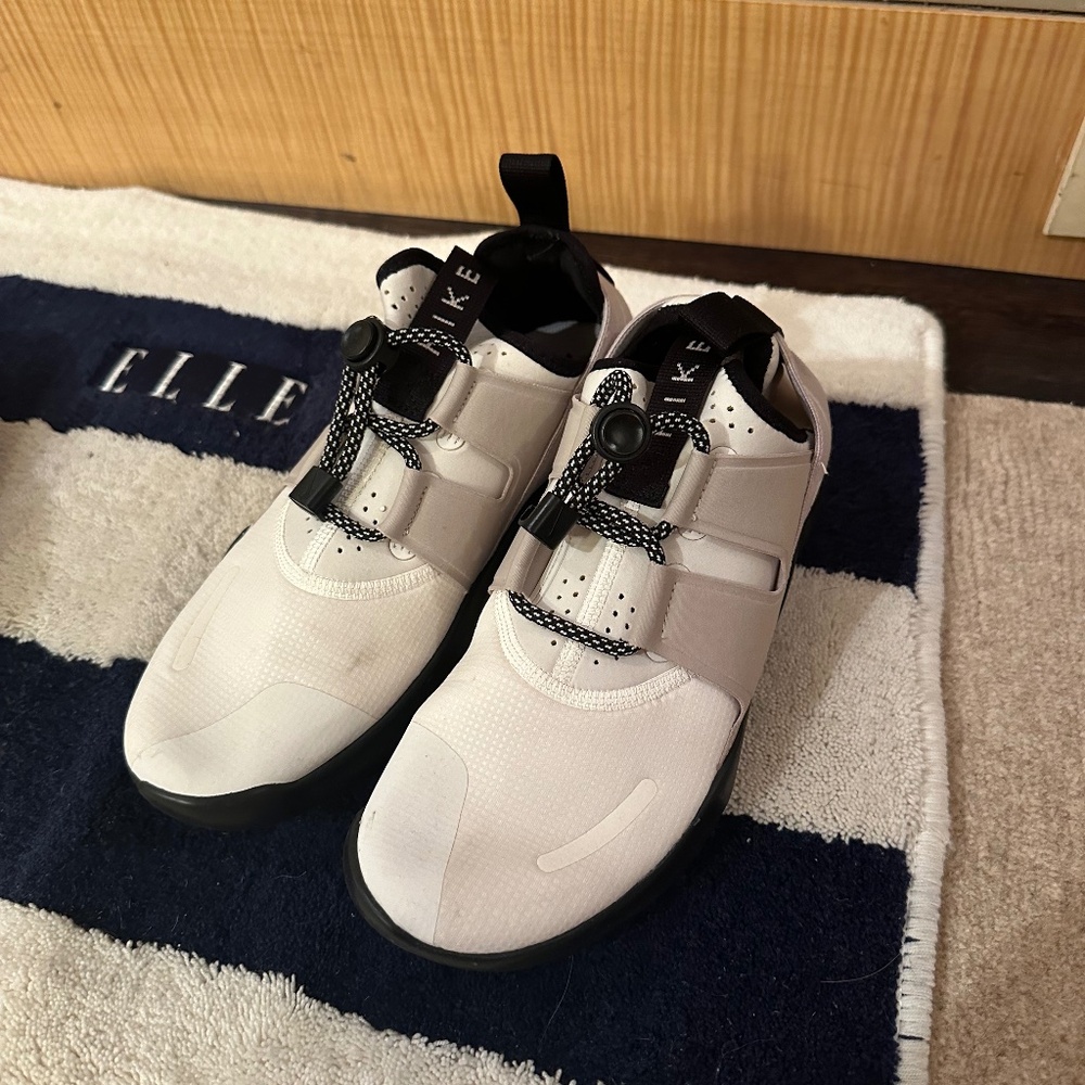 Nike Bungee / Drawstring Sneakers - White, Black and Tan
